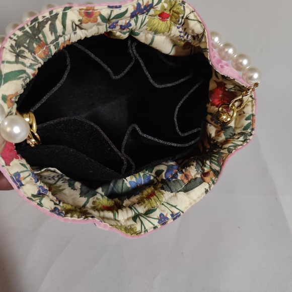 Gucci Cosmetic Bag - Picture 5 of 6